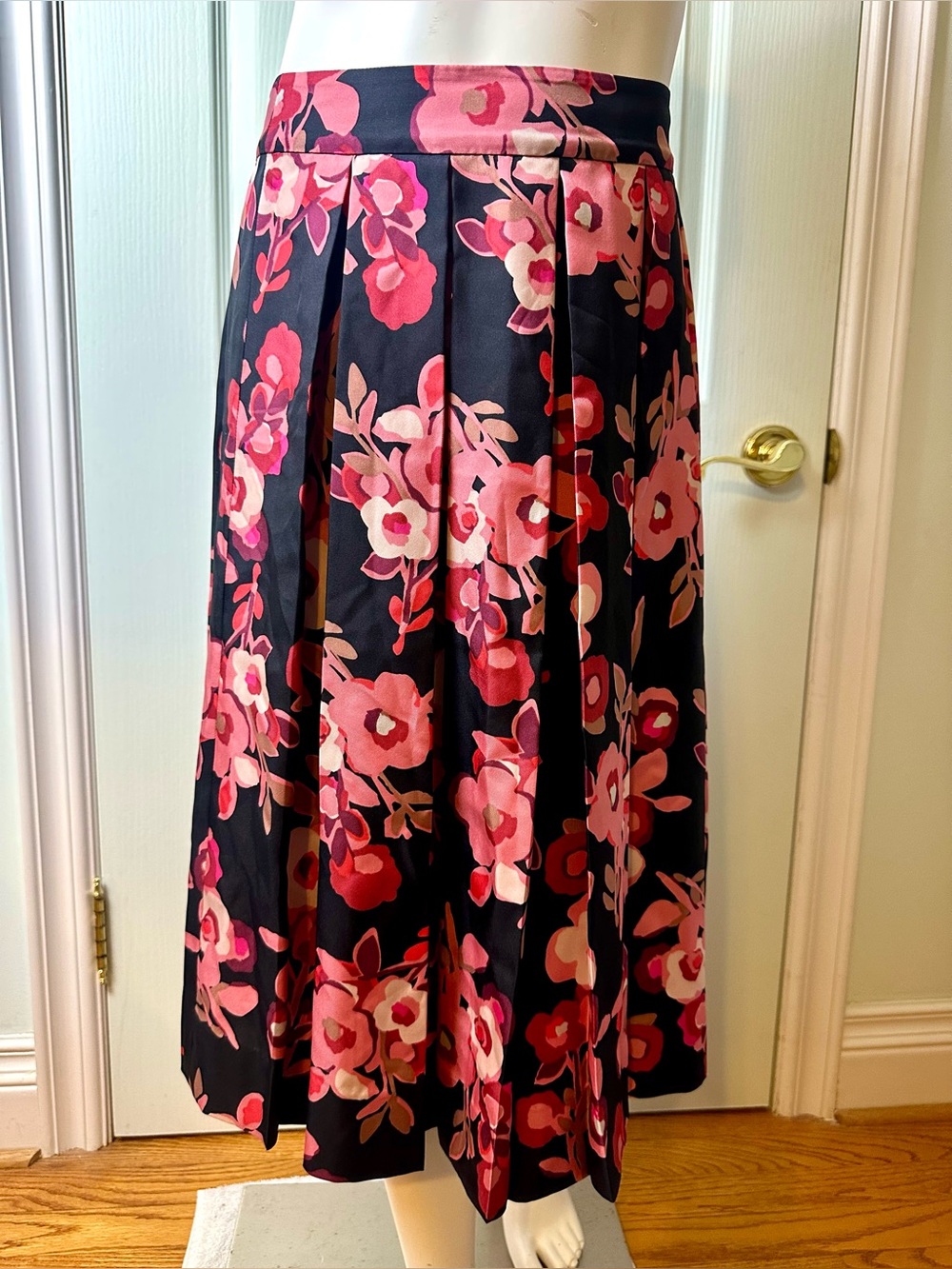 Kate Spade Silk Floral A-Line Skirt with Pink Floral Print Sz 6, Zipper feature